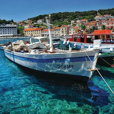 Holiday home Amazing In Hvar With Kitchen *